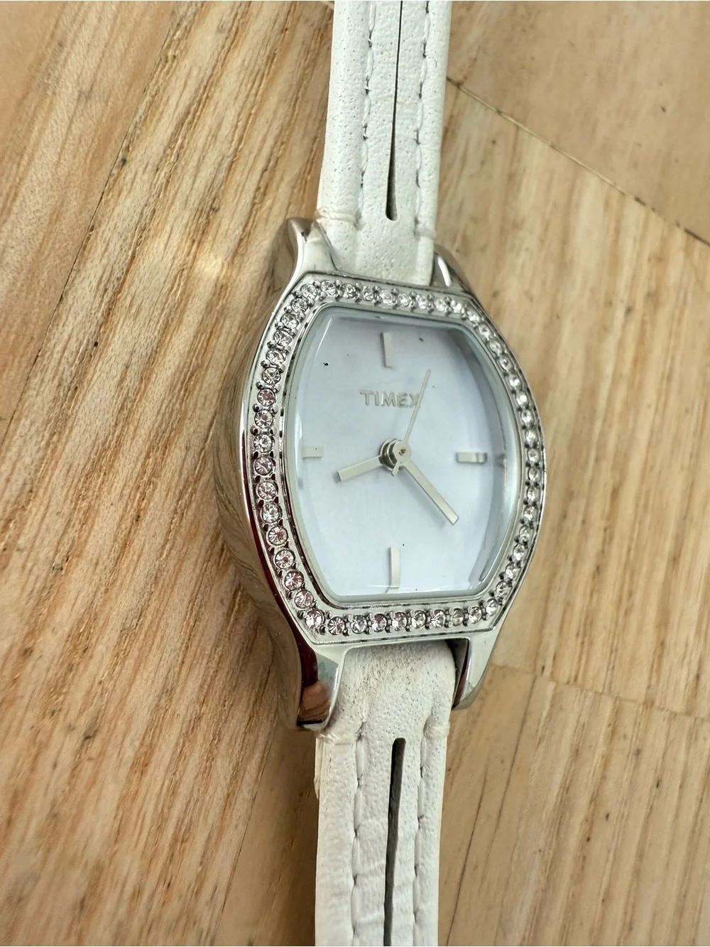 Timex ladies barrel shaped white leather watch NEW BATTERY